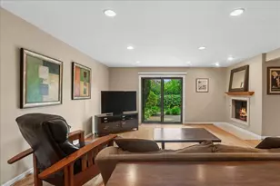 90 Boardwalk Pl, Park Ridge, IL 60068 - Photo 5