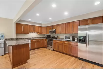 90 Boardwalk Place, Park Ridge, IL 60068 - Photo 3