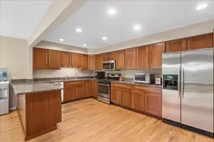 90 Boardwalk Pl, Park Ridge, IL 60068 - Photo 3