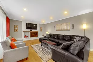 3818 Russett Ln, Northbrook, IL 60062 - Photo 7