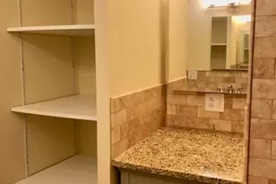 530 W Barry Ave, Chicago, IL 60657 - Photo 5