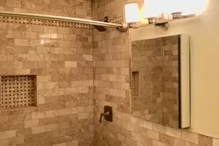 530 W Barry Ave, Chicago, IL 60657 - Photo 3