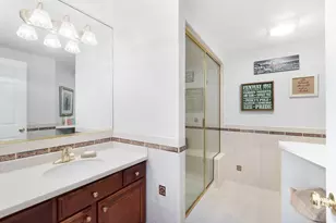 320 Camelot Ln, Libertyville, IL 60048 - Photo 37