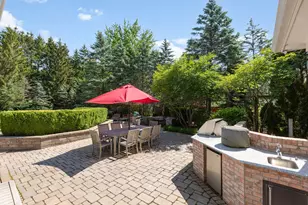 320 Camelot Ln, Libertyville, IL 60048 - Photo 45