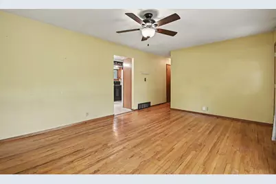 331 E Dresser Road, Dekalb, IL 60115 - Photo 3