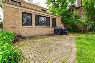 1741 Beverly Pl, Highland Park, IL 60035 - Photo 21