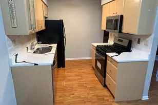 410 Ashwood Ct, Vernon Hills, IL 60061 - Photo 3