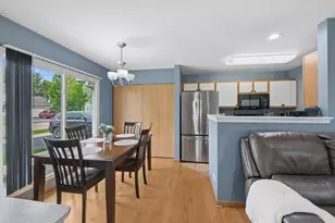 2099 Kathleen Cir, Montgomery, IL 60538 - Photo 5