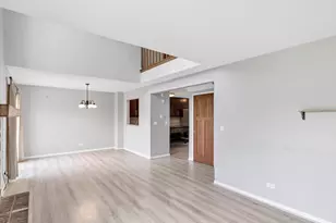 379 Ascot Ln, Streamwood, IL 60107 - Photo 7