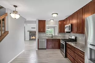 379 Ascot Ln, Streamwood, IL 60107 - Photo 3