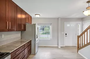 379 Ascot Ln, Streamwood, IL 60107 - Photo 5