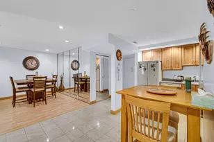 9395 Landings Ln, Des Plaines, IL 60016 - Photo 3