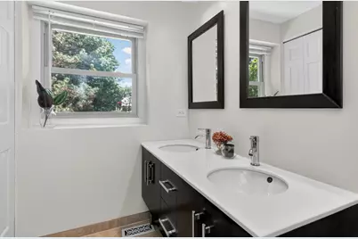 2S742 Avenue Orleans, Oak Brook, IL 60523 - Photo 13