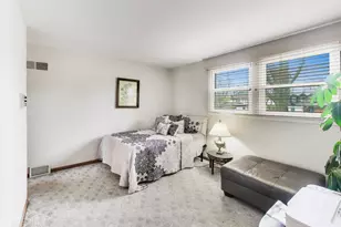 2412 Happy Hollow Rd, Glenview, IL 60026 - Photo 21