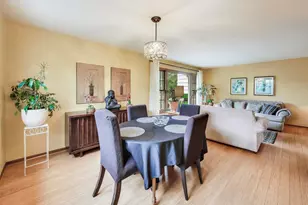 2412 Happy Hollow Rd, Glenview, IL 60026 - Photo 9