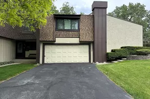171 Cascade Dr, Indian Head Park, IL 60525 - Photo 1