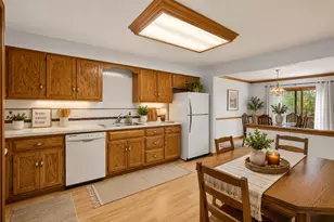 27W225 Ash Ct, Winfield, IL 60190 - Photo 9