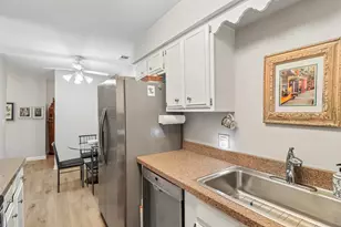 4050 Dundee Rd, Northbrook, IL 60062 - Photo 13