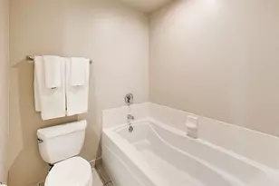 77 S Evergreen Ave, Arlington Heights, IL 60005 - Photo 15