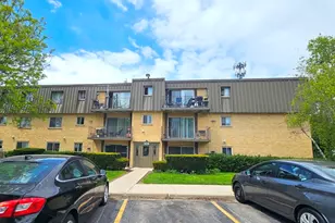 584 Fairway View Dr, Wheeling, IL 60090 - Photo 1