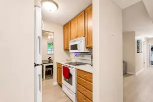 511 Broadway Ave, Mattoon, IL 61938 - Photo 3