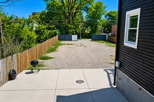 7527 S Stewart Ave, Chicago, IL 60620 - Photo 11