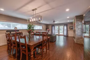 586 Earl Dr, Northfield, IL 60093 - Photo 7