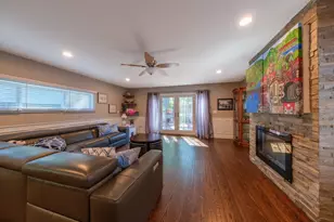 586 Earl Dr, Northfield, IL 60093 - Photo 9