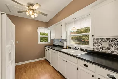 105 E Main Street, Yorkville, IL 60560 - Photo 9