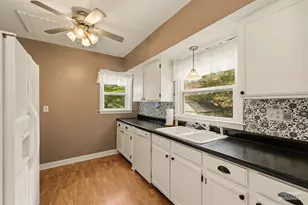 105 E Main St, Yorkville, IL 60560 - Photo 9