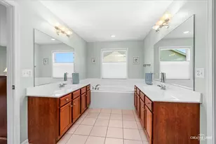 390 Bloomfield Cir E, Oswego, IL 60543 - Photo 17