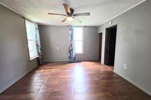 919 E Johnson St, Clifton, IL 61727 - Photo 5