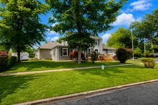 831 E 5th St, Centralia, IL 62801 - Photo 11