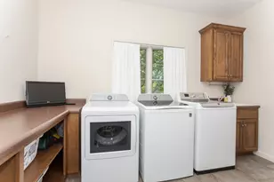 4 Bohrer Ct, Bloomington, IL 61704 - Photo 27