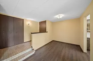 525 Cumnor Rd, Westmont, IL 60559 - Photo 3