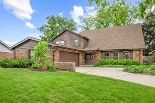 1605 Mayflower Dr, Dekalb, IL 60115 - Photo 1