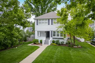 9 S Bruner St, Hinsdale, IL 60521 - Photo 1