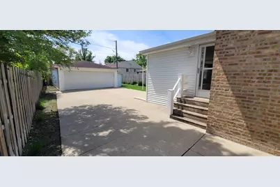 2067 Sherwin Avenue, Des Plaines, IL 60018 - Photo 5