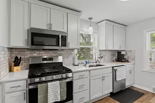 1012 Leith Ave, Waukegan, IL 60085 - Photo 9