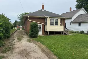 911 Clement St, Joliet, IL 60435 - Photo 3
