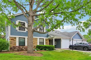 1102 Woodbury Ln, Wheeling, IL 60090 - Photo 1