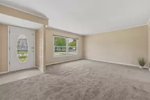 356 Banbury Ave, Elk Grove Village, IL 60007 - Photo 3