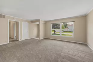 356 Banbury Ave, Elk Grove Village, IL 60007 - Photo 5