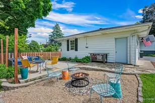 928 Ash St, Saint Charles, IL 60174 - Photo 5