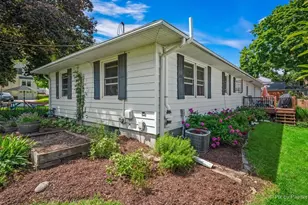 928 Ash St, Saint Charles, IL 60174 - Photo 11