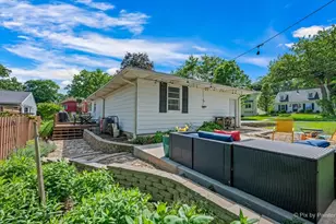928 Ash St, Saint Charles, IL 60174 - Photo 7