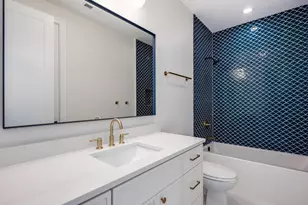 1303 W Barry Ave, Chicago, IL 60657 - Photo 21