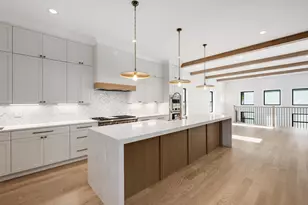 1303 W Barry Ave, Chicago, IL 60657 - Photo 5