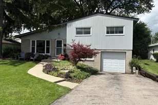 816 Holmes Ave, Deerfield, IL 60015 - Photo 1