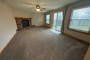 590 Alice Pl, Elgin, IL 60123 - Photo 9